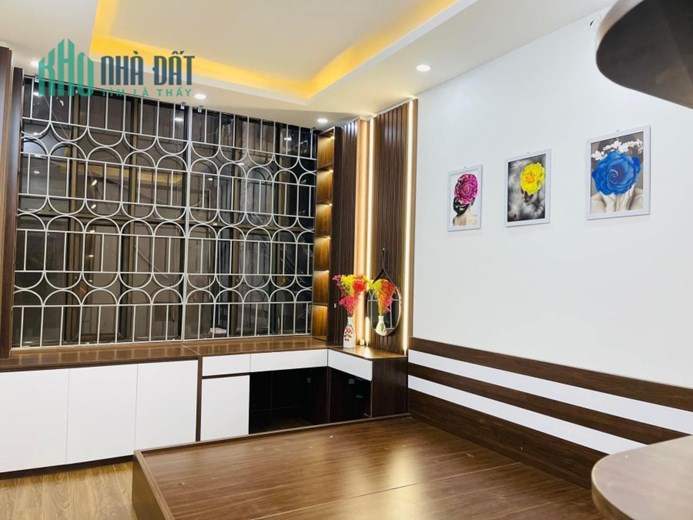 Bán nhà Nguyễn Khuyến, ngõ Ô TÔ, 3 bước chân ra phố, 34m2, nhỉnh 6 tỷ