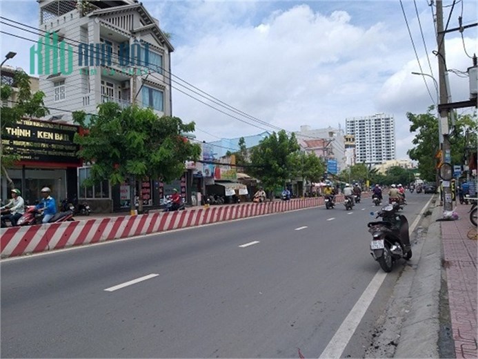 NGUYÊN CĂN MẶT TIỀN HUỲNH TẤN PHÁT, P.PHÚ THUẬN