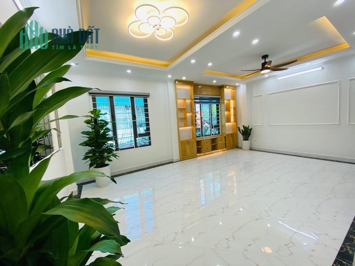 Hàng tuyển bán gấp nhà Cầu Giấy THANG MÁY - Ô TÔ - GẦN PHỐ 7 tỷ 2