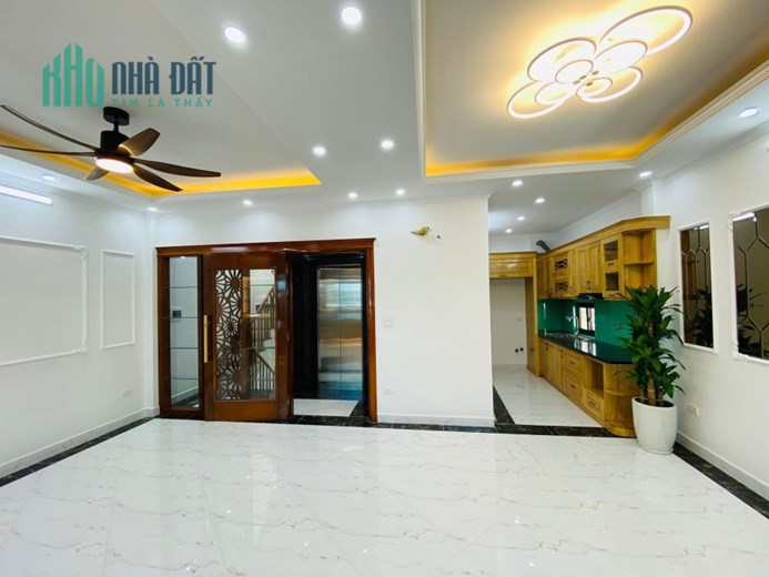 Hàng tuyển bán gấp nhà Cầu Giấy THANG MÁY - Ô TÔ - GẦN PHỐ 7 tỷ 2
