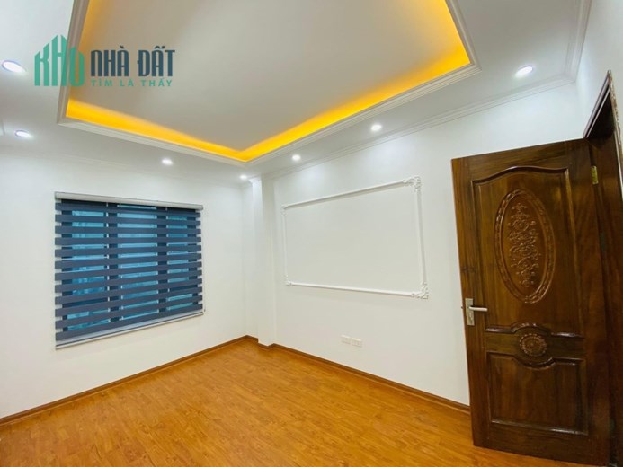 Hàng tuyển bán gấp nhà Cầu Giấy THANG MÁY - Ô TÔ - GẦN PHỐ 7 tỷ 2