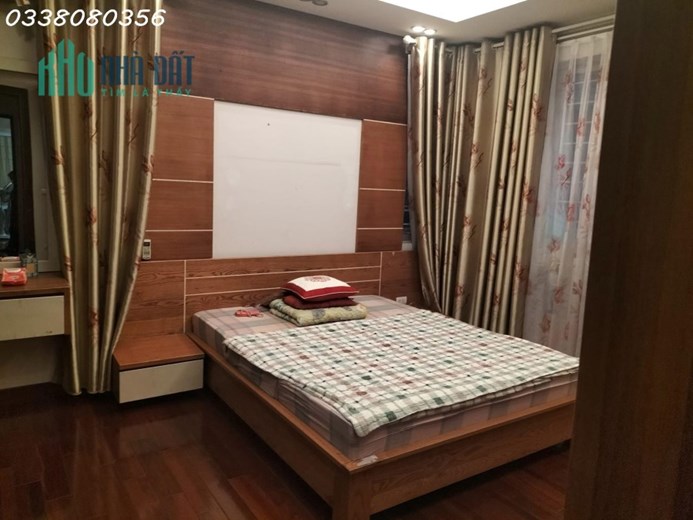 Bán nhà phố Cát Linh, ngõ ô tô, DT 70m2 x 5 tầng, MT5.1m. 14.2 tỷ.