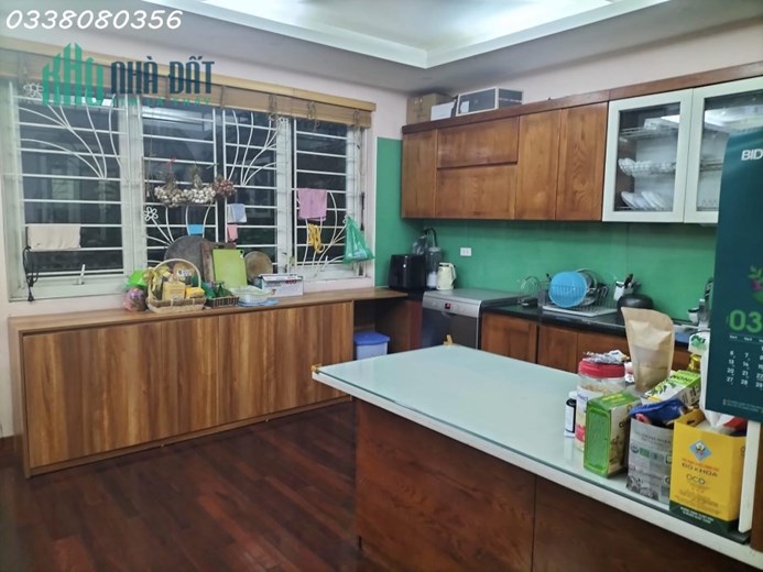 Bán nhà phố Cát Linh, ngõ ô tô, DTXD 70m2 x 5 tầng, MT5.1m. 14.2 tỷ.