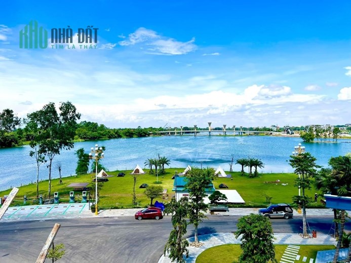 Bán đất 200m2 biệt thự bên hồ KĐT Bắc Đầm Vạc , Vĩnh Yên giá : 43tr/m2.Liên hệ: 0986.454.393