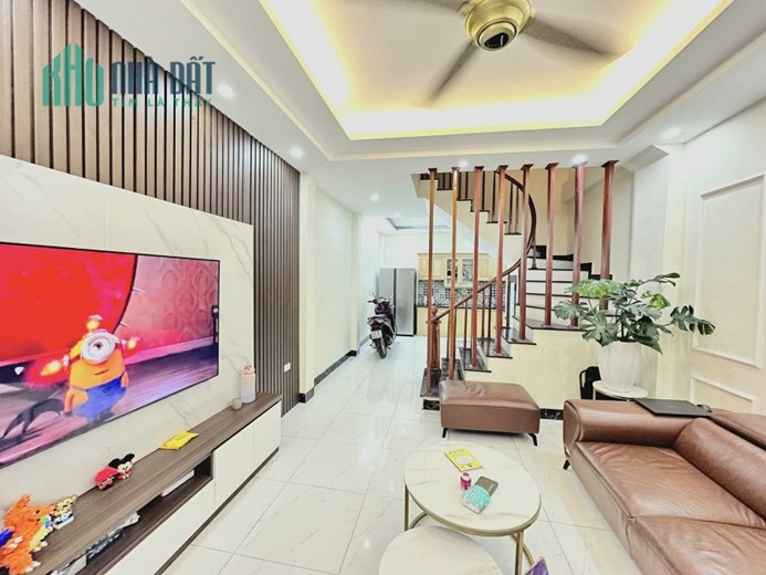 Bán Nhà Phường Nhân Chính- Thanh Xuân, vài bước ra phố. 47m x5 tầng MT 4m. giá 6,x tỷ