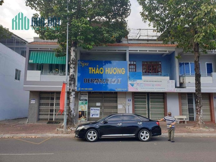Cho thuê nhà mặt tiền đường Hùng vương ngay trung tâm thành phố Bà Rịa, đối diện cafe Memory.