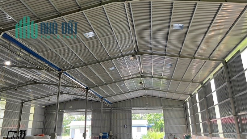nhà xưởng cho thuê sản xuất, có sẵn trạm điện theo xưởng, KDC dể tuyển CNV, đường xe tải 15T