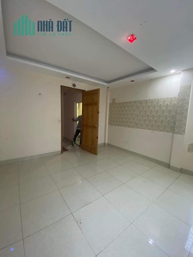 Cho thuê nhà Đốc Ngữ, Ba Đình Cạnh MP Ô tô Tránh. 40m2 Thông Sàn 4 Ngủ 15tr/tháng