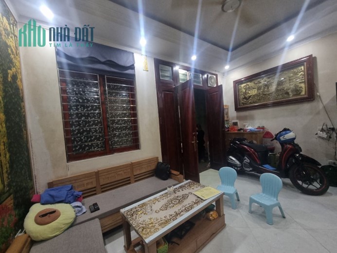 HIẾM TẠI GIA THỤY NHÀ ĐẸP Ô TÔ ĐỖ CỬA - NGAY CẠNH ĐƯỜNG TRẦN HƯNG ĐẠO - TRƯỜNG GIA THỤY CHUẨN QUỐC