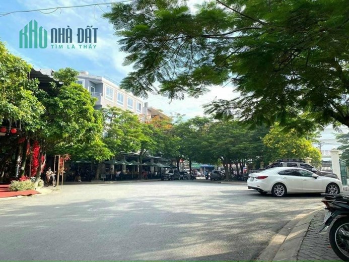 Bán lô đất 2 Mặt đường sau lưng ĐH Văn Hóa Đỗ Xuân Hợp, dt 104m2 giá 10,8 tỷ