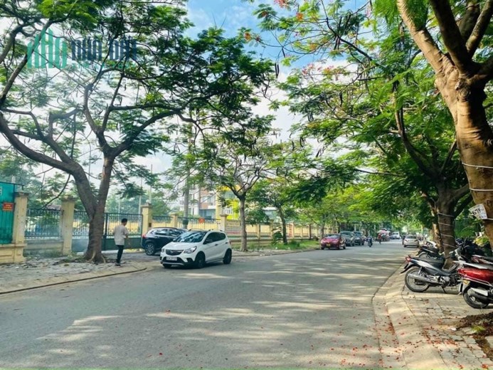 Bán lô đất 2 Mặt đường sau lưng ĐH Văn Hóa Đỗ Xuân Hợp, dt 104m2 giá 10,8 tỷ