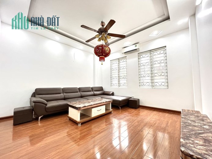 Đống Đa- Nhà phố Tôn Đức Thắng - DT 55 m2, nhà 5 tầng, nội thất đẹp- ngõ thông- kinh doanh. Giá 7.9