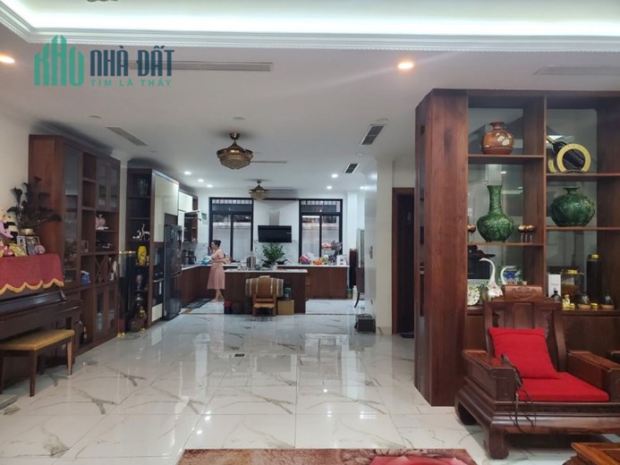 Bán biệt thự Linh Đàm, Hoàng Mai, 250m, 4 tầng, 13m mặt tiền, nhỉnh 45 tỷ, có thương lượng