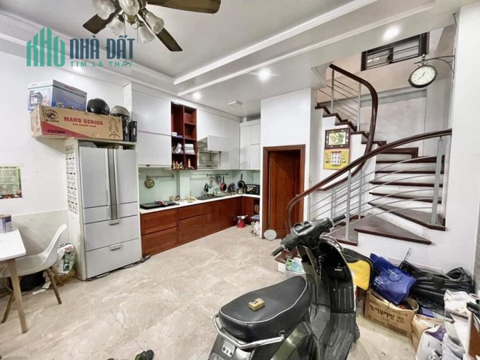 Cho Thuê Nhà #THÁI_HÀ Thông Sàn. Đẹp Như K.Sạn. 40m2 5T 3 Ngủ Full Đồ. 18tr/tháng