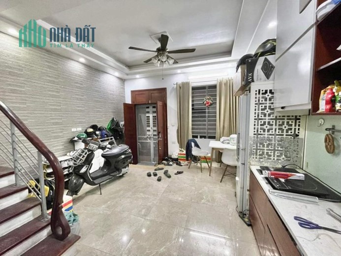 Cho Thuê Nhà #THÁI_HÀ Thông Sàn. Đẹp Như K.Sạn. 40m2 5T 3 Ngủ Full Đồ. 18tr/tháng