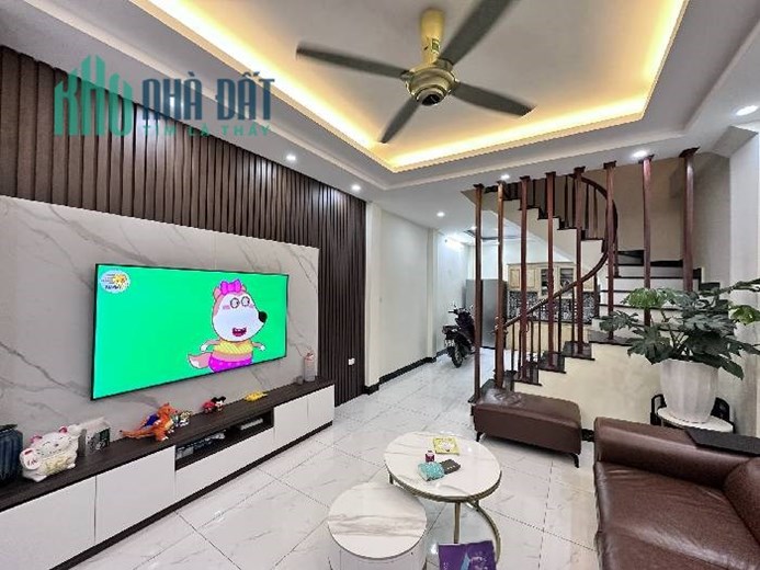 Nhà Đường  Đền Lừ 5 tầng, 10m ô tô, giá cực tốt chỉ nhỉnh 4 tỷ