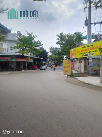 Sang quan bán cháo lòng ngay trong khu dân cư Kim Thanh, Khánh Bình, Tân Uyên.