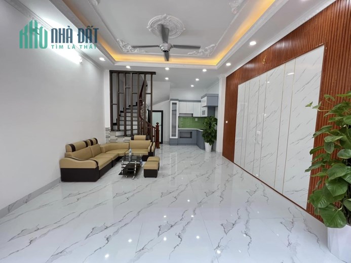Bán Nhà Quận Thanh Xuân, ngõ rộng thênh thang,gần phố. 43m x5 tầng MT 5m. 5,x tỷ