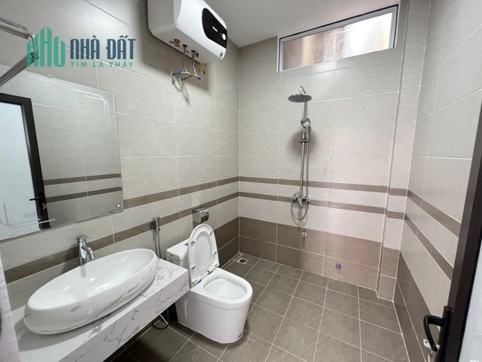 Bán Nhà Quận Thanh Xuân, ngõ rộng thênh thang,gần phố. 43m x5 tầng MT 5m. 5,x tỷ