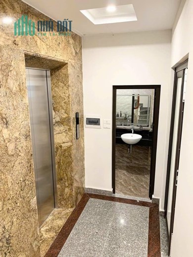 Bán nhà cạnh Vinhome Trần Duy Hưng. 66m2 8 tầng thang máy. Cách phố 10m. Kinh doanh văn phòng, spa.