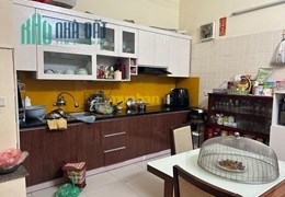 Bán gấp CH tập thể tầng 2 ngõ Thịnh Hào 1 giá 2.5 tỷ, 60m2, NT cơ bản