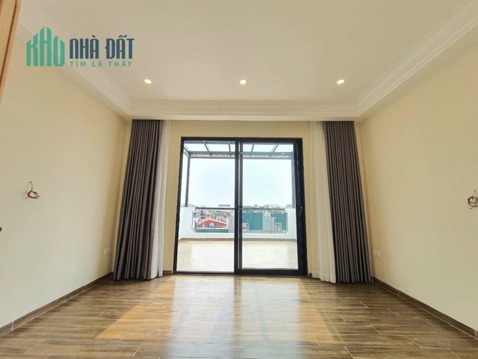 Bán ngôi nhà 46m2 phố Nghi Tàm, Tây Hồ 2 mặt Ô tô đỗ cửa Kinh doanh Siêu tốt 5.6 Tỷ