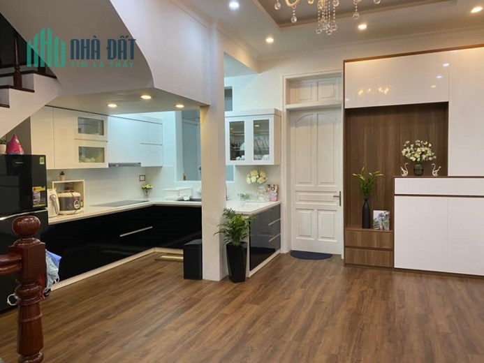 Bán nhà ở Bưởi, nhà đẹp ở ngay 49m 3 tầng 11,2 tỷ