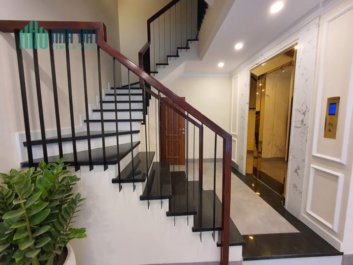 Bán căn nhà 46m2 phố Yên Phụ, Tây Hồ 2 mặt Ô tô đỗ cửa Kinh doanh Đa dạng 5.4 Tỷ