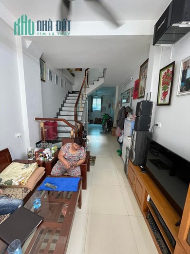 Cần bán  nhà mới xây DT41m, 3 tầng, ô tô vào nhà, Thanh Trì, Giá 3  tỷ