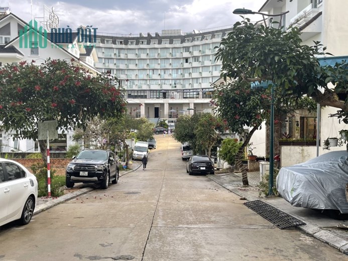 Bán Khách Sạn Căn Góc 2MT Khu GolfValley P2 Đà Lạt