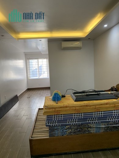 Cho thuê nhà 3 tầng Ngô Gia Tự 70 m oto tận nhà