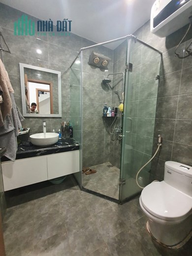 Bán nhà ngõ 186 Ngọc Thuỵ 40m x 5T, LÔ GÓC, giá 5 tỷ 3. LH: 0936123469