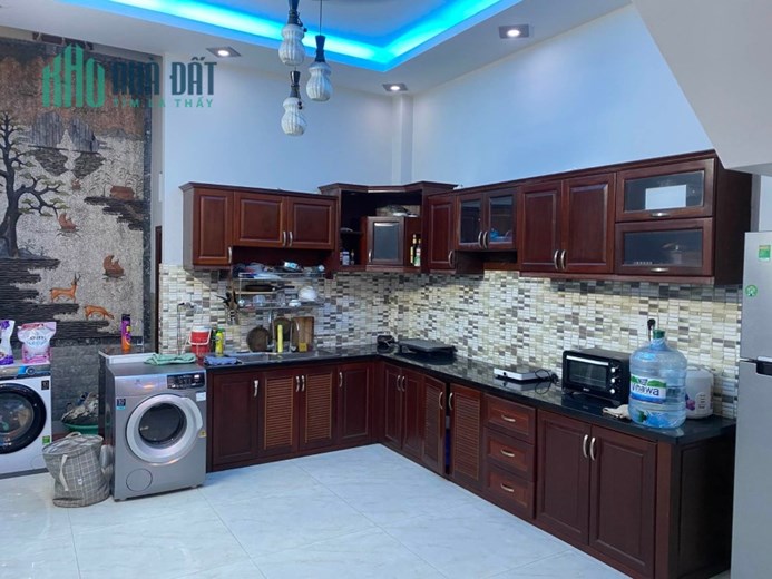 NHÀ KHU PHÂN LÔ - 2 XE HƠI NGỦ TRONG NHÀ - GIÁ CHỈ 5.6 TỶ