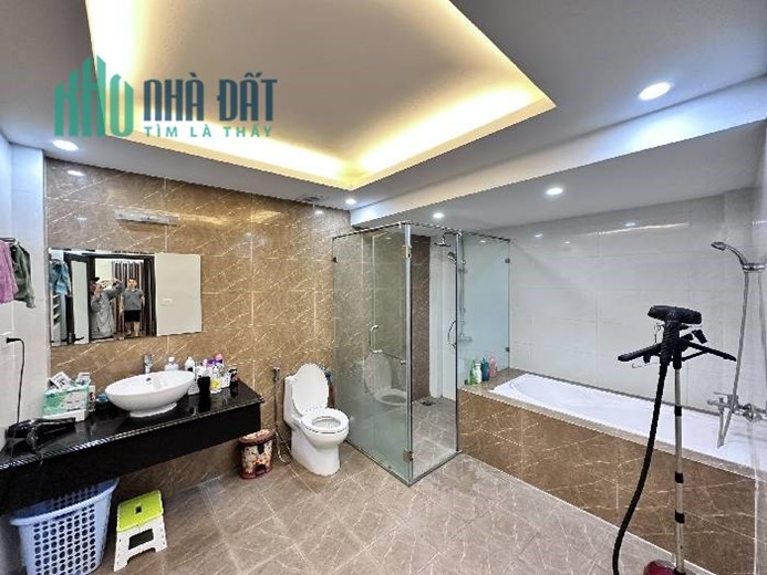 Nhà Đường  Nguyễn Chính 5 tầng, 10m ô tô, giá cực tốt chỉ nhỉnh 4 tỷ