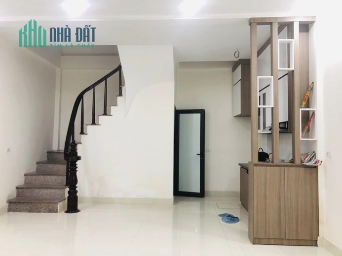 Bán nhà Nguyễn Khang - ngõ ba gác phi - kinh doanh sầm uất - 35m - 5 tầng