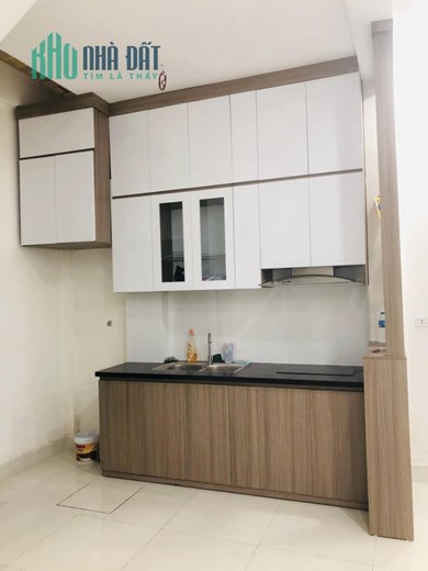 Bán nhà Nguyễn Khang - ngõ ba gác phi - kinh doanh sầm uất - 35m - 5 tầng