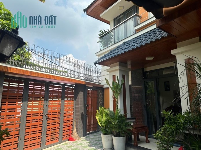 Bán Biệt Thự sân vườn Siêu Đẹp Thạnh Xuân
Quận 12 , 3 tầng 7PN giá chỉ 9,2 tỷ