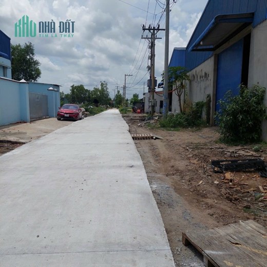 BÁN GẤP 1200 m2 đất ĐỨC HÒA ĐÔNG thích hợp xây kho xường,đường oto, xe tải vào thoải mái