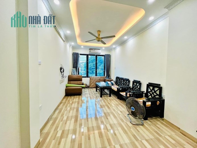BÁN NHÀ CHÙA BỘC- 49M2 10M RA ĐƯỜNG CHÍNH NGÕ Ô TÔ  6 TỶ