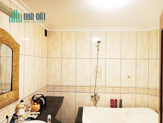 Bán nhà Lĩnh Nam -  Hai mặt ngõ - ô tô đỗ cổng 35m2*5 Tầng giá 3.2 Tỷ