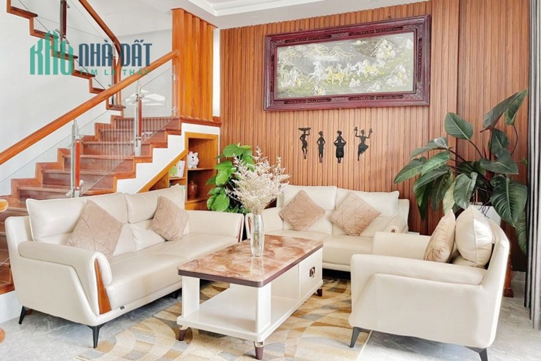 Biệt thự 250m2 tại Hùng Vương, P9, Đà Lạt. 15 tỷ ,1 trệt 1 lầu, để lại full nội thất