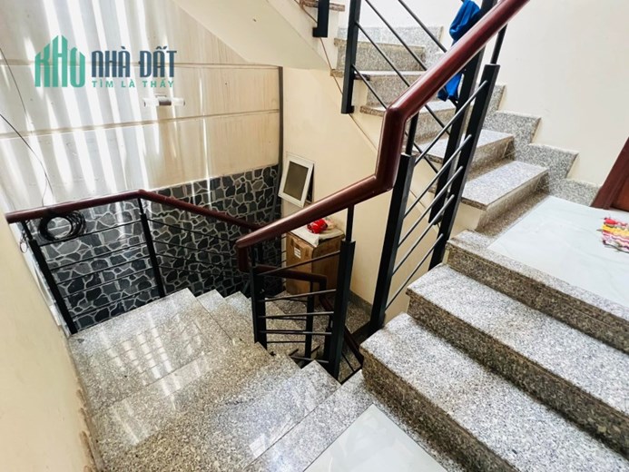 Nhà Huỳnh Văn Chính, Sát Mặt Tiền. 4.1x20x3 Tầng, Nhà Đẹp. Chỉ 5 Tỷ 400 Triệu