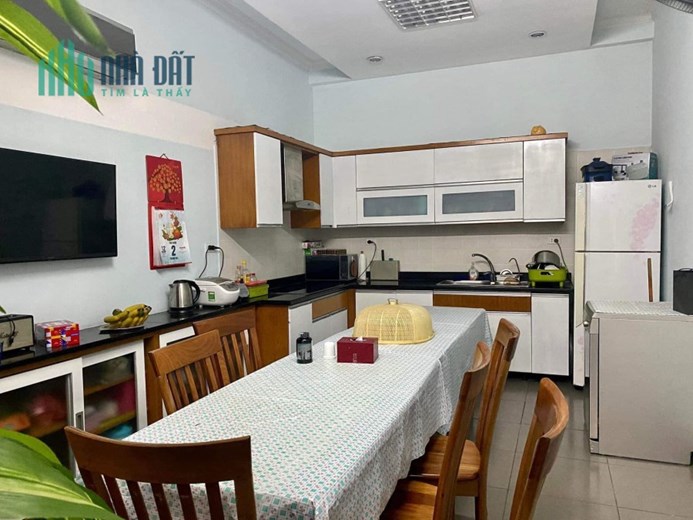 Bán nhà ngõ 102 Trường Chinh, 42m2,ngõ oto vào nhà, 30m ra mặt phố,