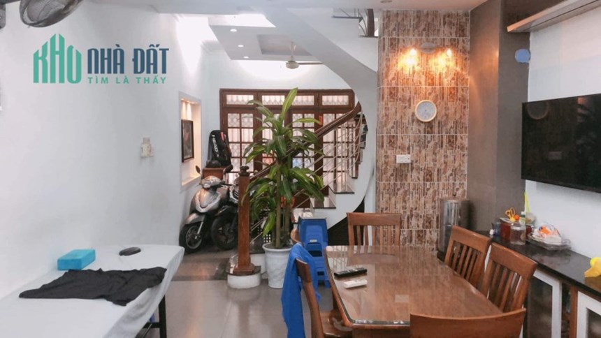 Bán nhà ngõ 102 Trường Chinh, 42m2,ngõ oto vào nhà, 30m ra mặt phố,