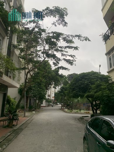 Cho thuê nhà Hoàng Cầu Đống Đa, ngõ 5m, ô tô đỗ cửa chỉ 15tr
