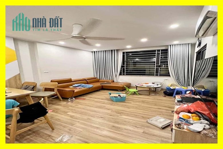 Bán nhà đẹp 4 tầng gần phố Hào Nam, giá hơn 5 tỷ