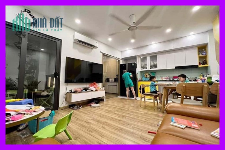 Bán nhà đẹp 4 tầng gần phố Hào Nam, giá hơn 5 tỷ