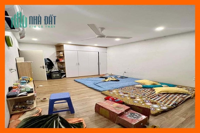 Bán nhà đẹp 4 tầng gần phố Hào Nam, giá hơn 5 tỷ