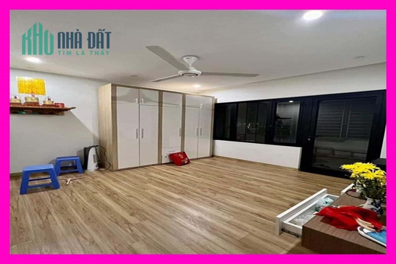 Bán nhà đẹp 4 tầng gần phố Hào Nam, giá hơn 5 tỷ