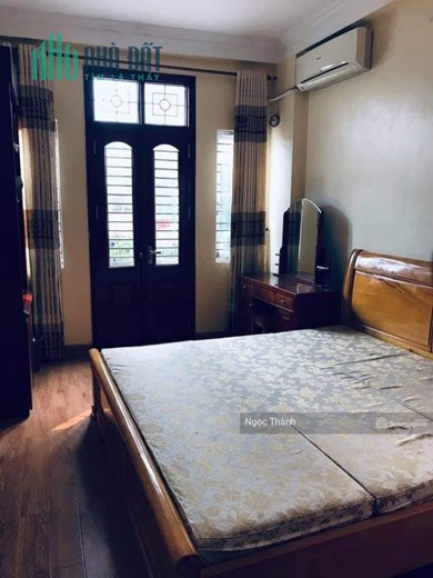 Bán nhà Dịch Vọng Hậu gần phố, ngõ thông, KD 40m 5 tầng nhỉnh 5 tỷ